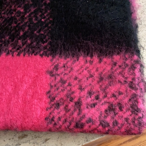 Victoria’s Secret Buffalo Check Fluffy Scarf - Picture 6 of 7